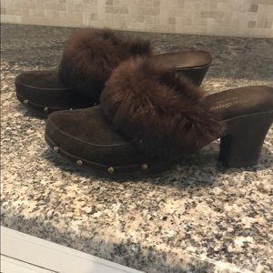 Fur-lined brown suede clogs